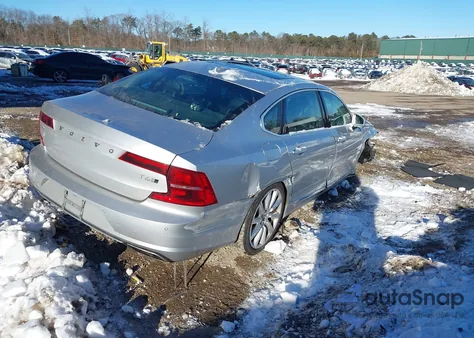 2018 Volvo S90 T6 Inscription z USA, uszkodzony, nr VIN LVY992ML4JP007001